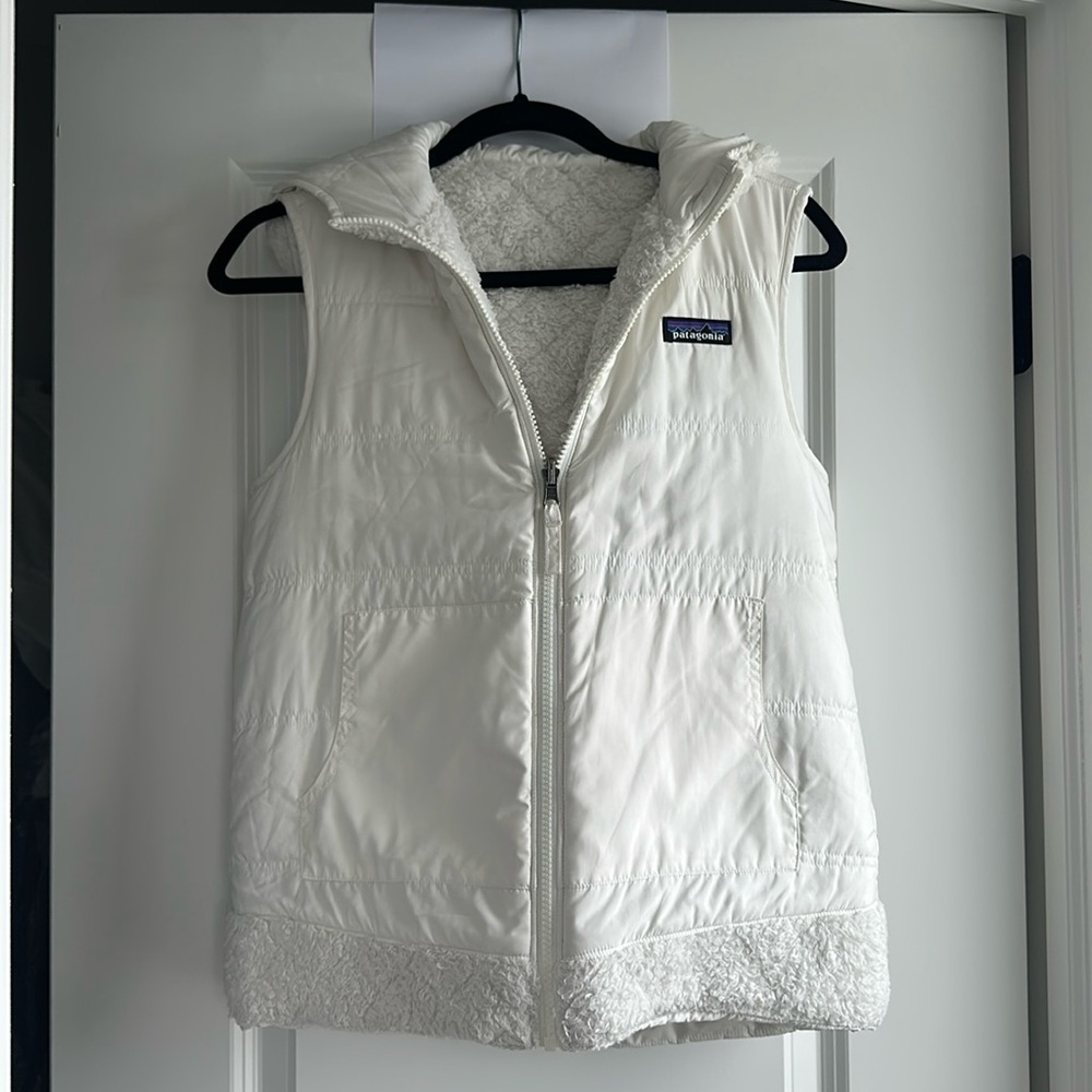 Patagonia white reversible zip up vest - Small